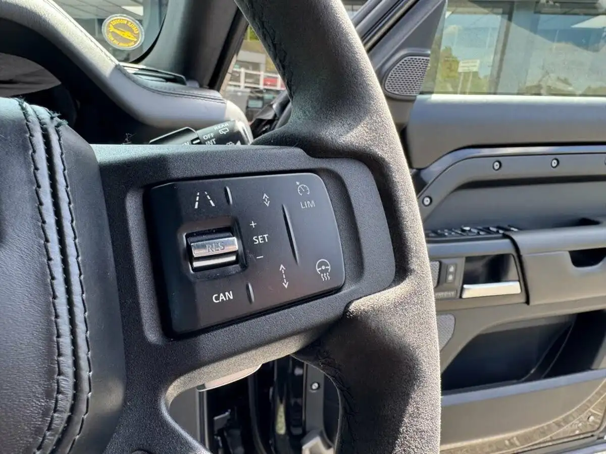 2022-land-rover-110-defender-50-p525-v8-big-50