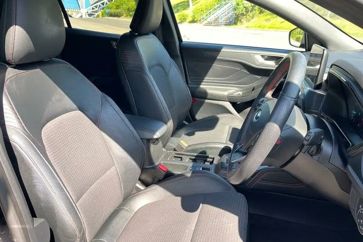 2018-ford-focus-10t-st-line-x-125ps-hatchback-big-16