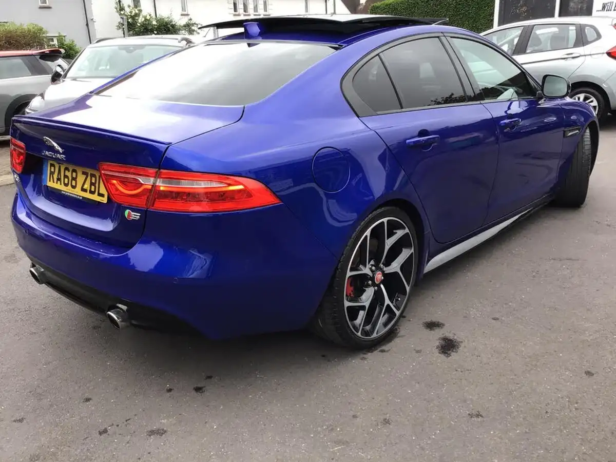 2019-jaguar-xe-30i-v6-sc-s-big-18