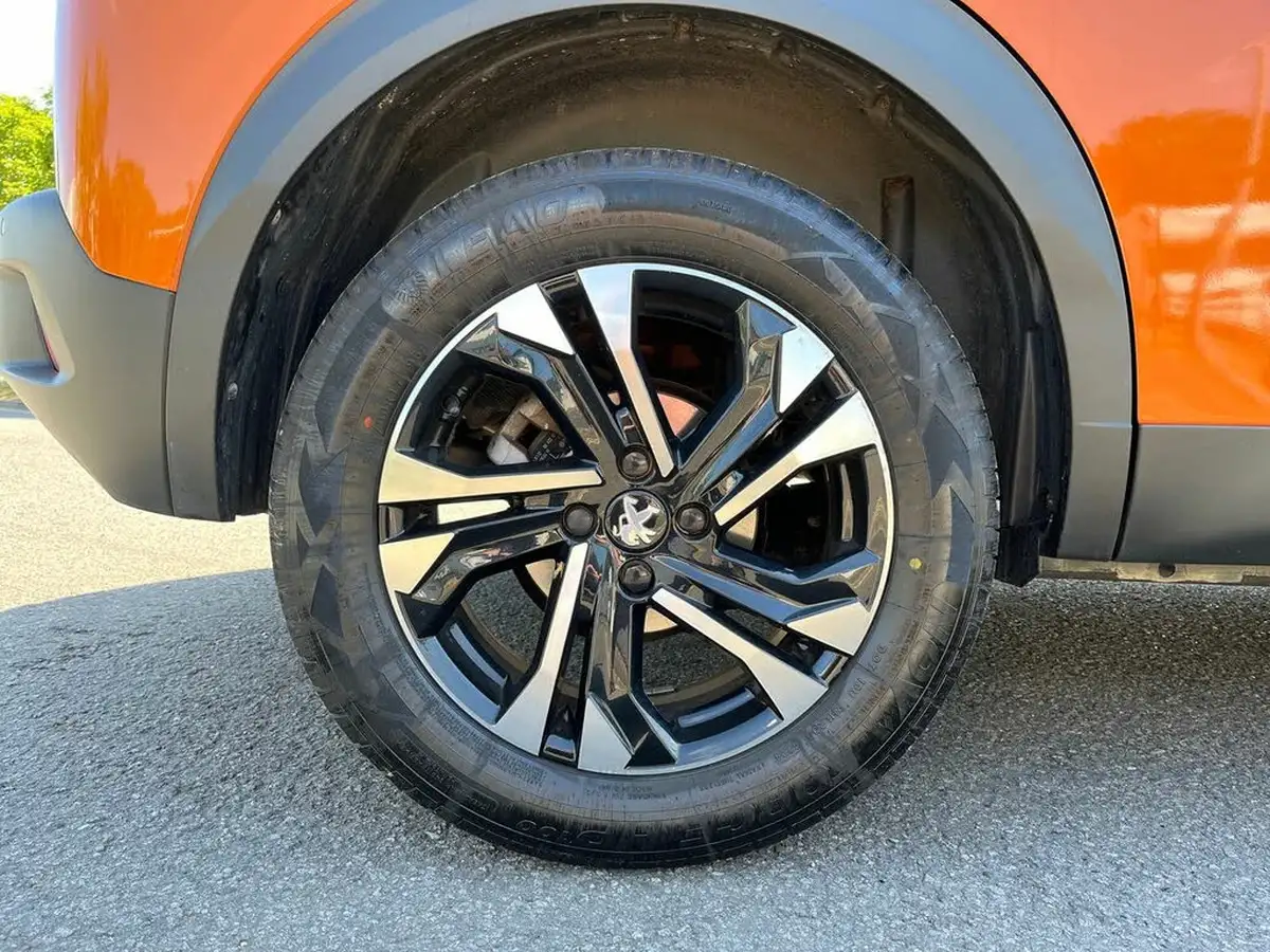 2022-peugeot-2008-suv-12-puretech-allure-premium-100bhp-big-17