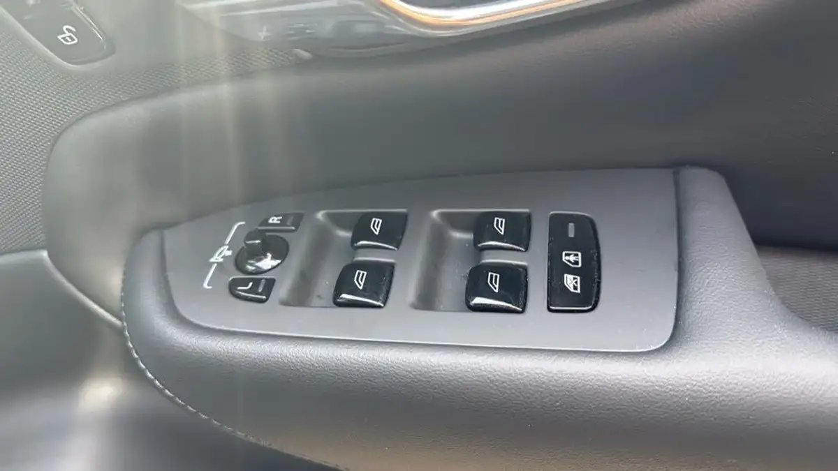 2024-volvo-xc90-20-t8-plus-big-26