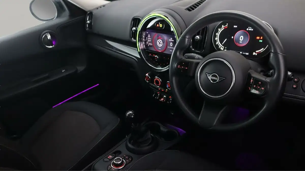 2021-mini-countryman-15-cooper-classic-big-8