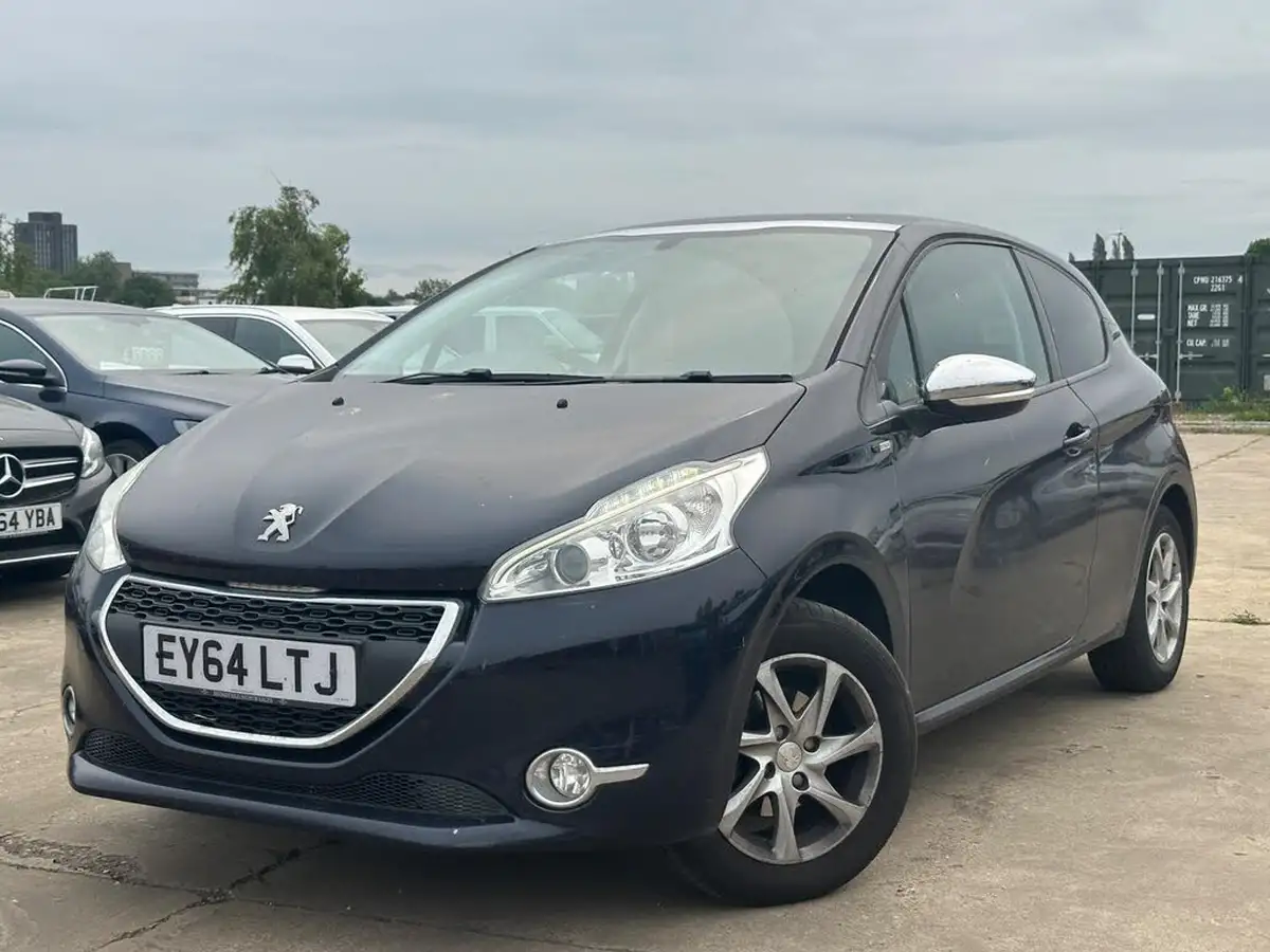 2014-peugeot-208-12-style-3d-big-0