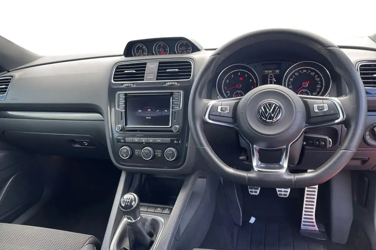 2015-volkswagen-scirocco-14-tsi-gt-big-17