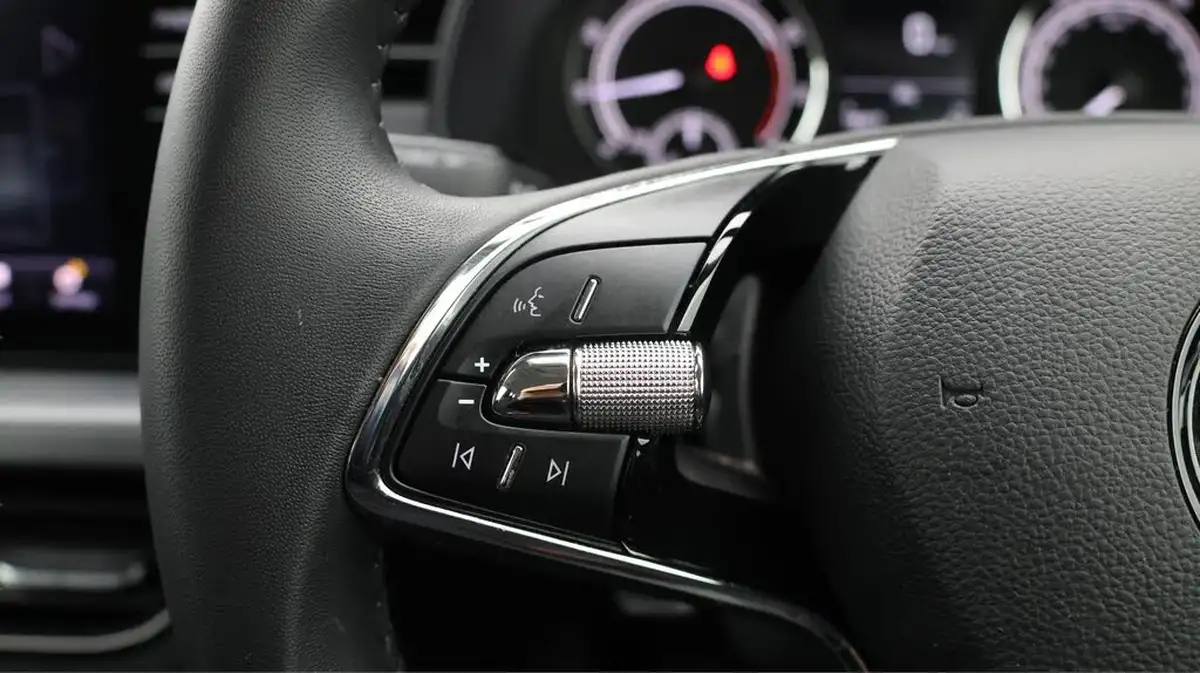 2023-skoda-kamiq-10-tsi-se-95ps-big-23