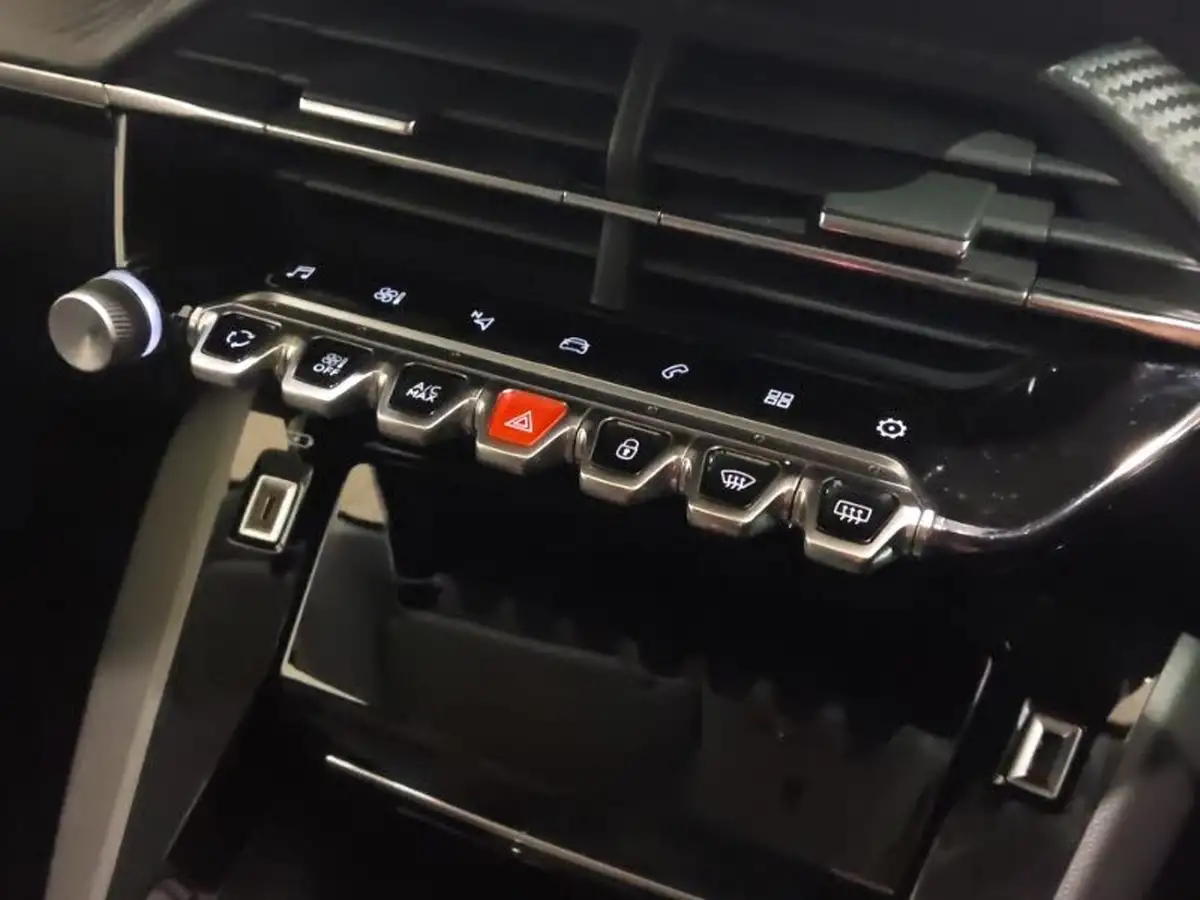 2020-peugeot-208-12-puretech-allure-premium-100bhp-big-14