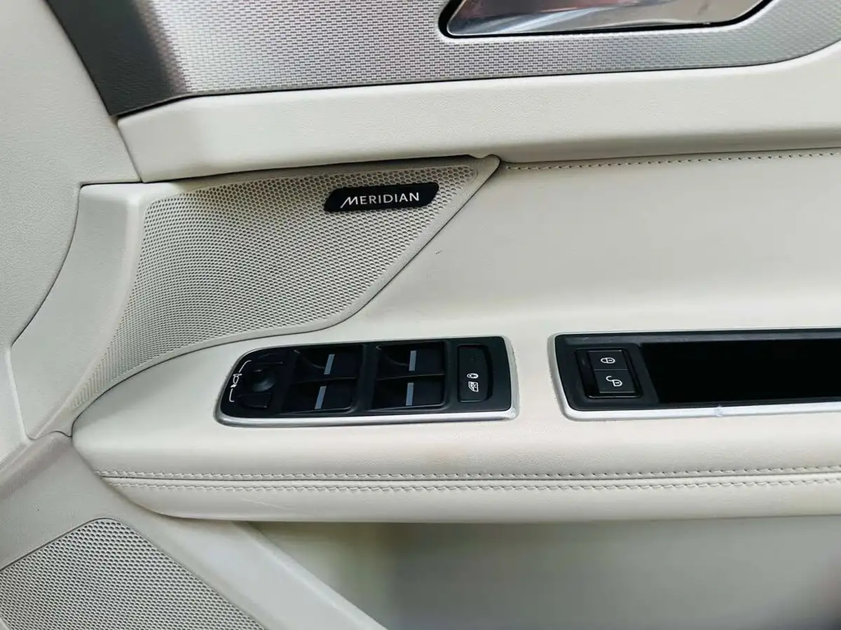 2018-jaguar-xf-20td-portfolio-240ps-awd-saloon-4d-1998cc-auto-big-22