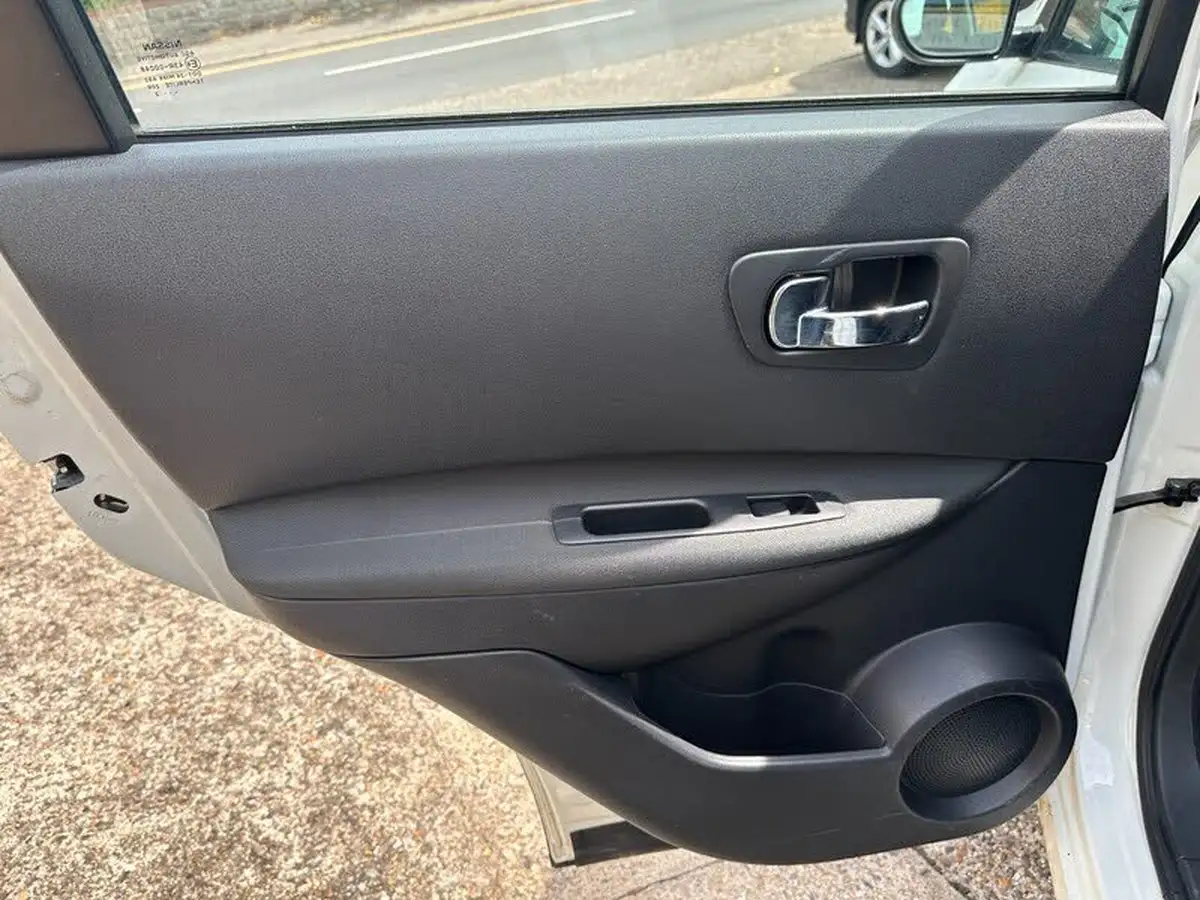 2012-nissan-qashqai-16-acenta-big-17
