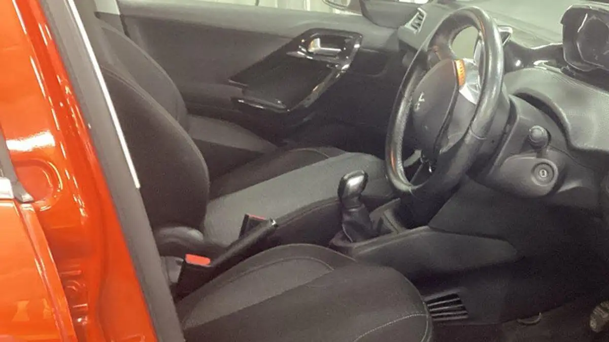 2016-peugeot-208-12-puretech-allure-82bhp-5d-big-2