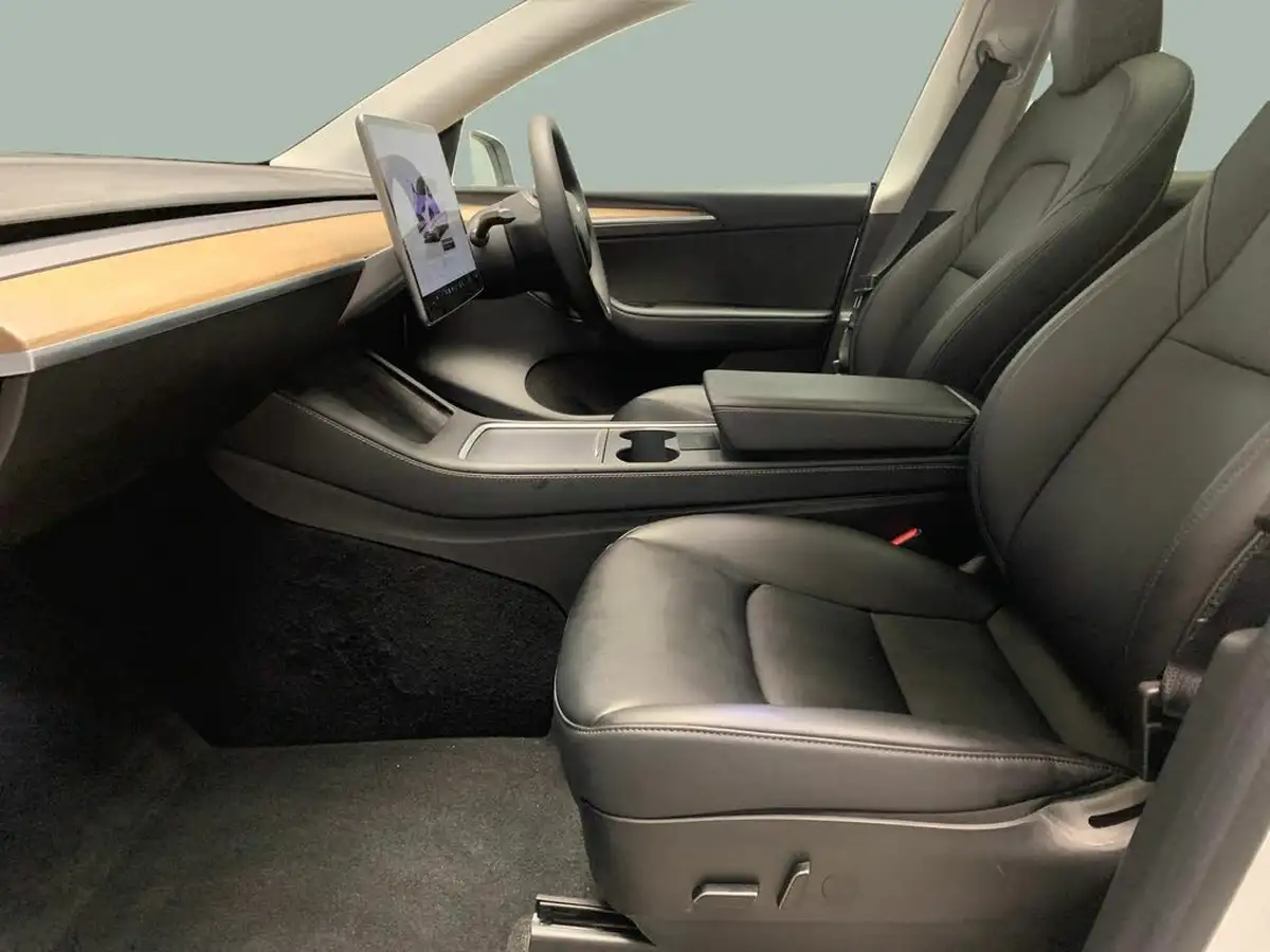 2022-tesla-model-y-e-long-range-big-3