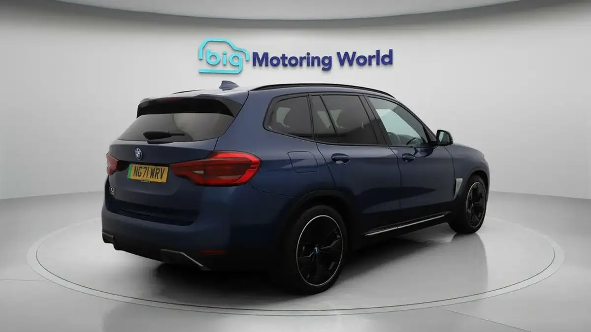 2022-bmw-ix3-e-premier-edition-big-7