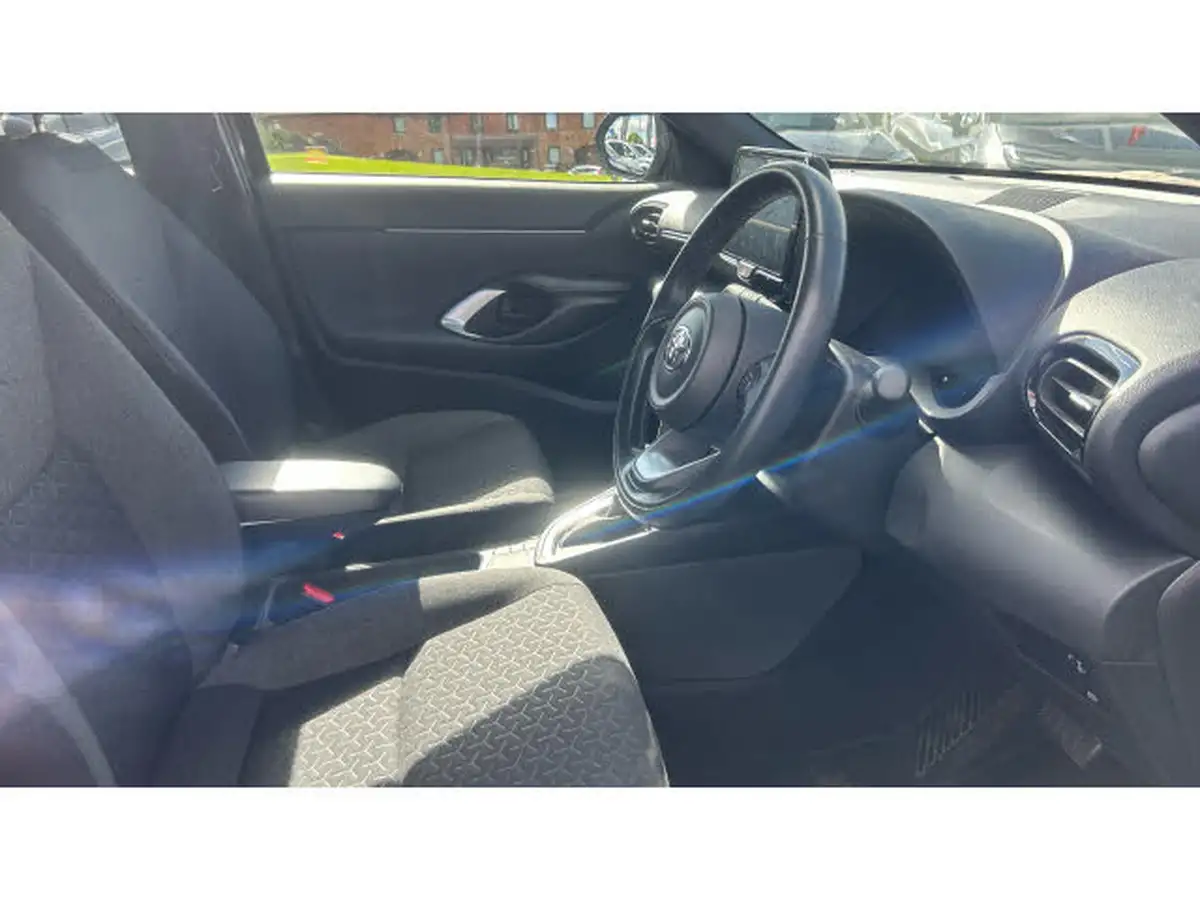 2022-toyota-yaris-15-vvt-i-design-panoramic-roof-big-10