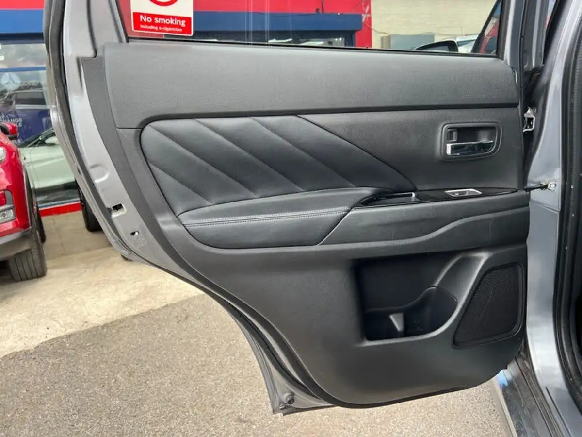 2016-mitsubishi-outlander-20-gx4hs-phev-big-54