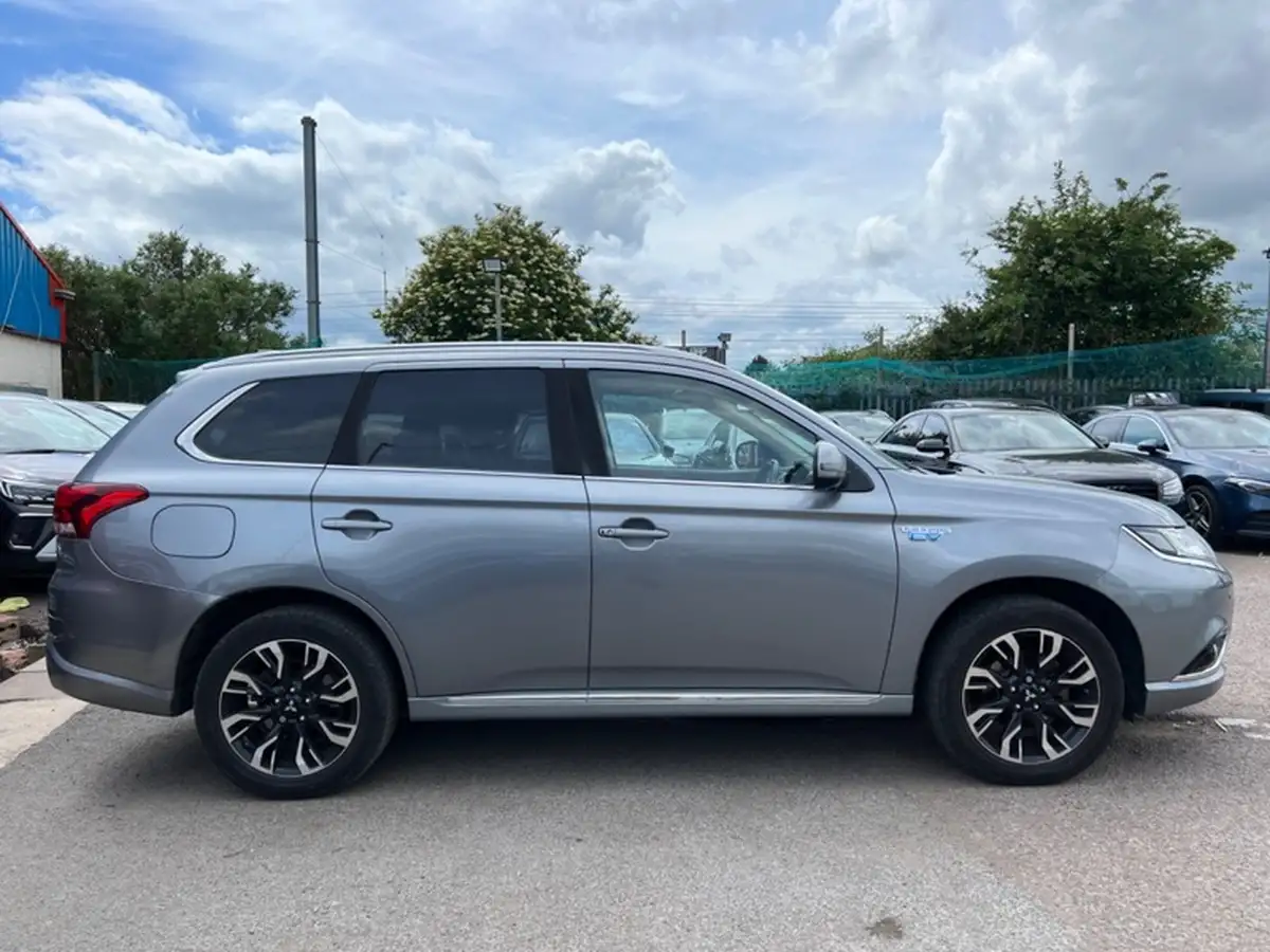 2016-mitsubishi-outlander-20-gx4hs-phev-big-30