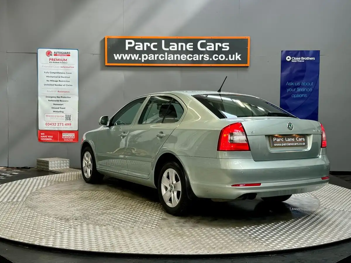 2012-skoda-octavia-14-elegance-124ps-hatchback-dsg-big-4