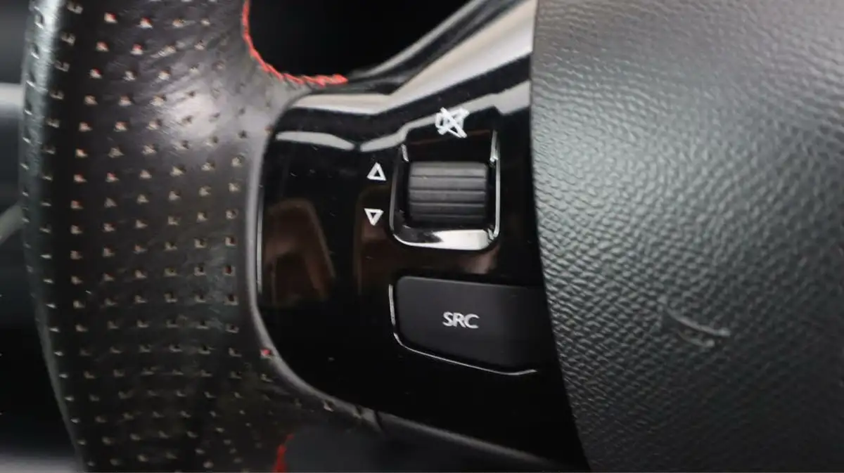 2019-peugeot-308-15-bluehdi-gt-line-big-23