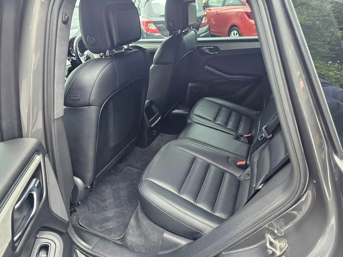 2015-porsche-macan-36-turbo-big-12