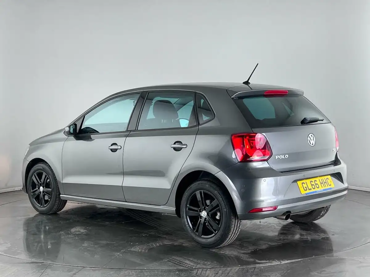 2016-volkswagen-polo-big-2