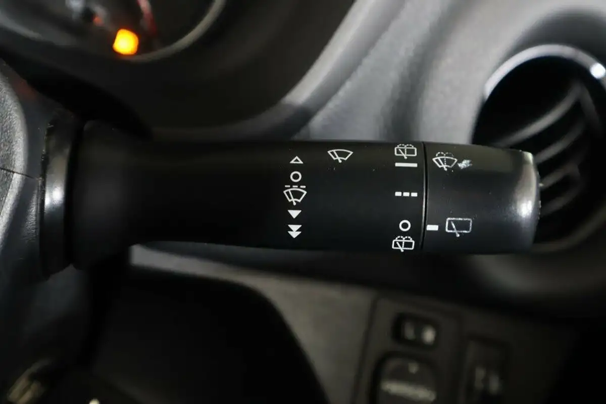 2016-toyota-yaris-133-design-big-19