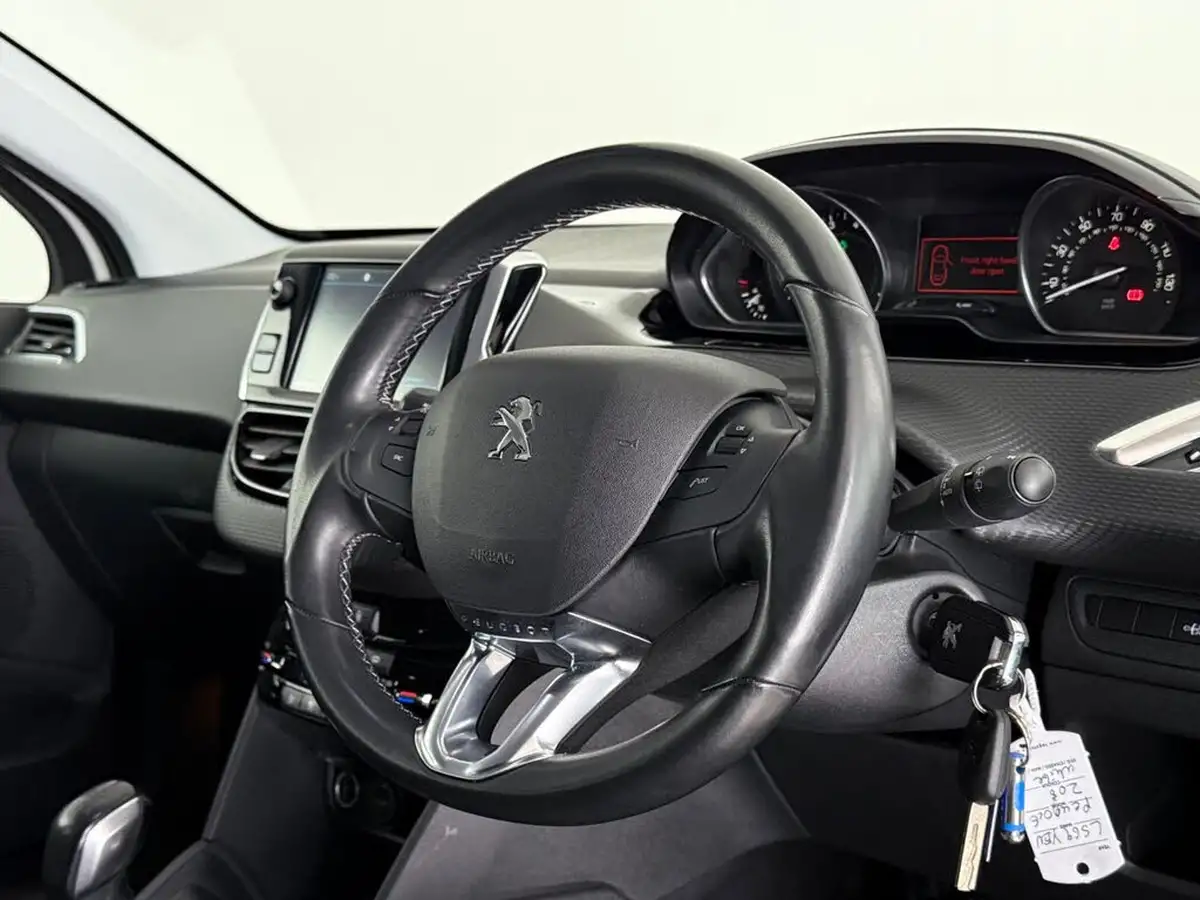 2019-peugeot-208-12-puretech-tech-edition-82bhp-big-13