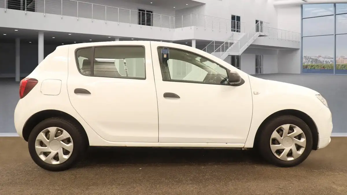 2018-dacia-sandero-10-sce-essential-big-4