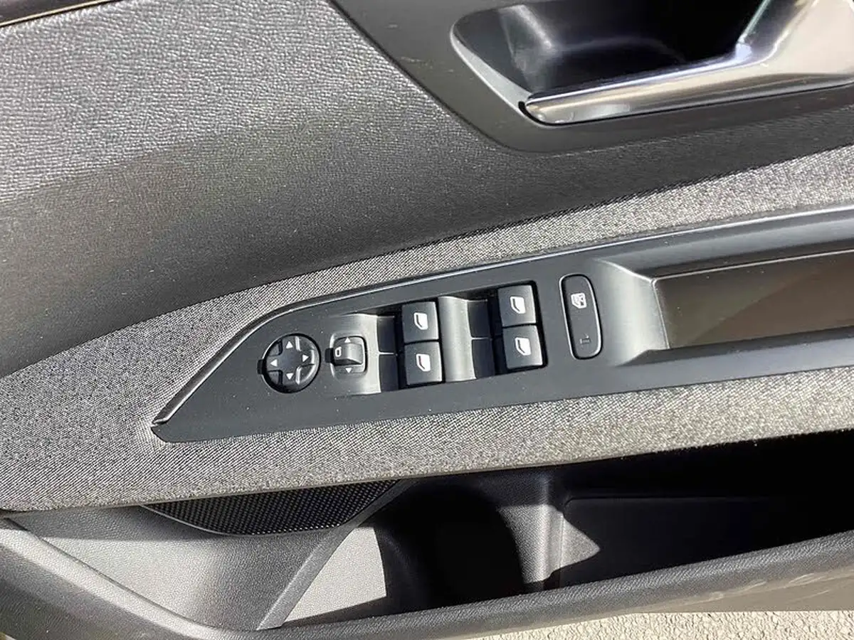 2019-peugeot-3008-suv-big-18