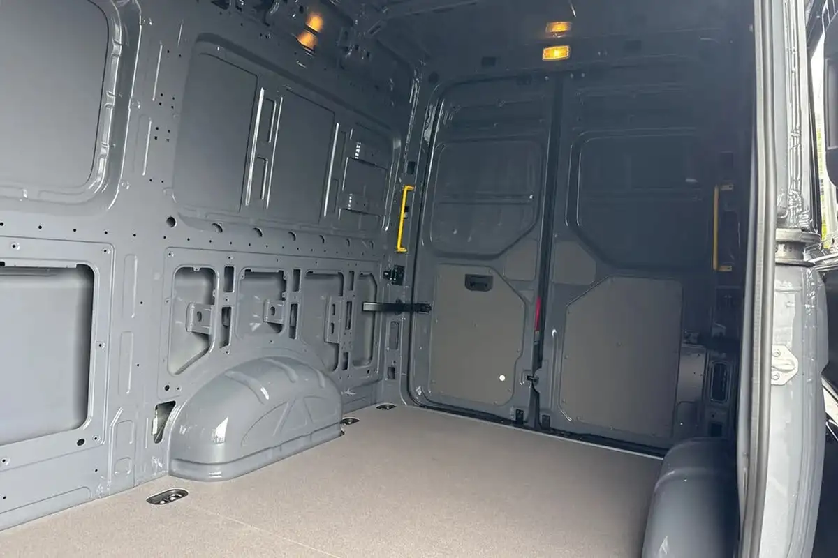 2024-volkswagen-crafter-20tdi-cr35-mwb-commerce-plus-140pseu6d-big-17