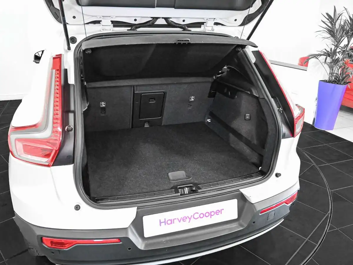 2019-volvo-xc40-20td-d3-momentum-pro-awd-geartronic-big-22