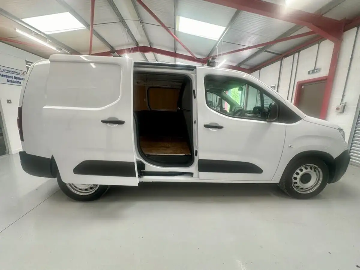 2023-peugeot-partner-15-bluehdi-950-professional-premium-100pseu6d-ss-big-9