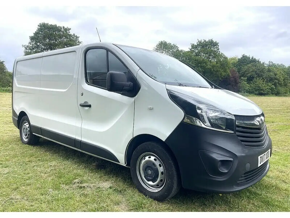 2017-vauxhall-vivaro-16cdti-2900-l2h1-120pseu6-panel-van-big-21