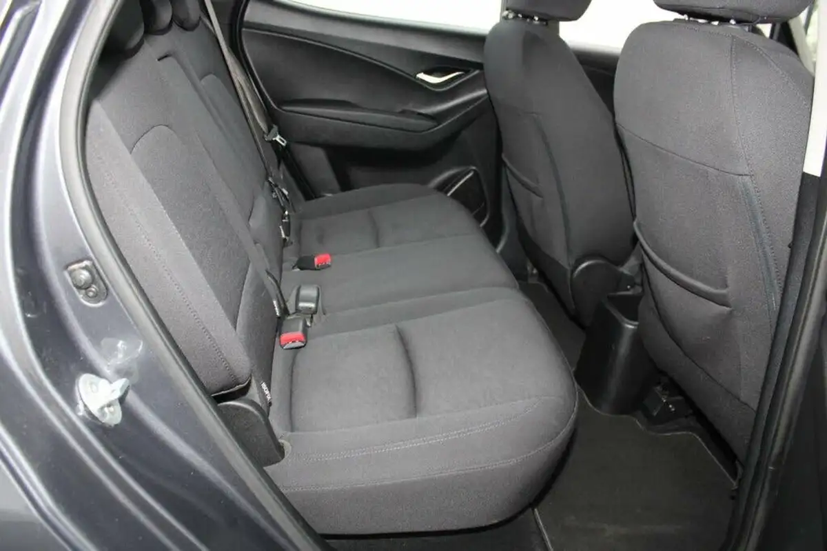2015-hyundai-ix20-14-se-big-12