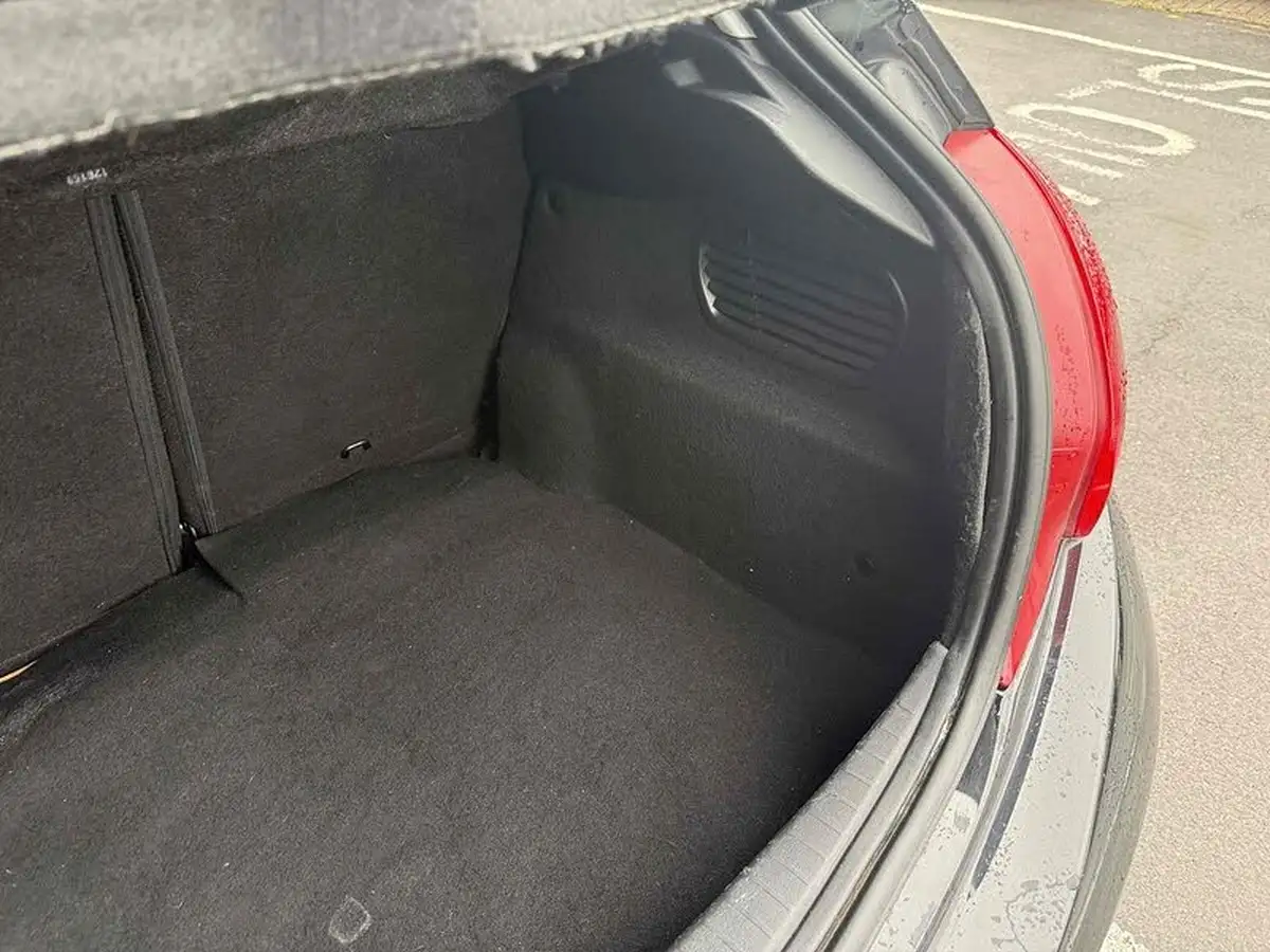 2015-peugeot-208-12-style-puretech-5d-big-20