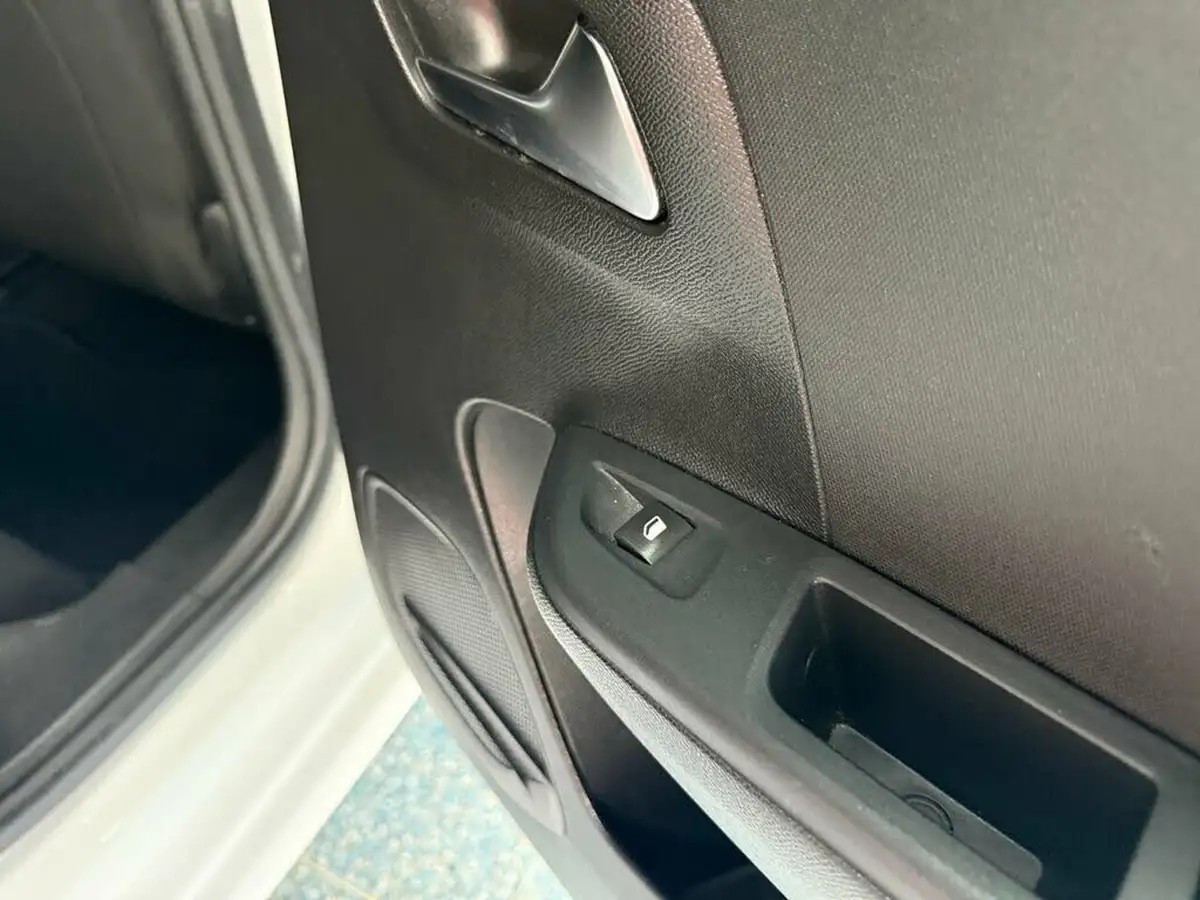 2020-vauxhall-corsa-12-turbo-sri-nav-big-2