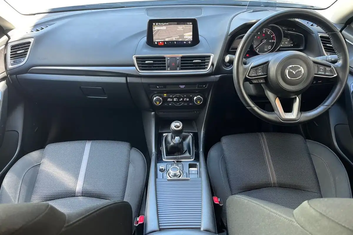 2017-mazda-mazda3-20-sport-nav-120ps-hatchback-5d-big-10