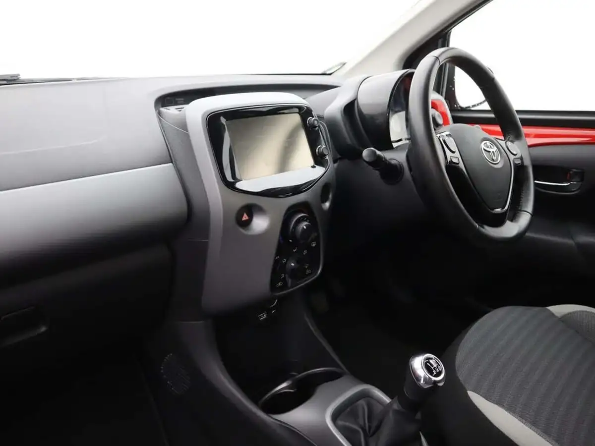 2019-toyota-aygo-10-vvt-i-x-play-big-12