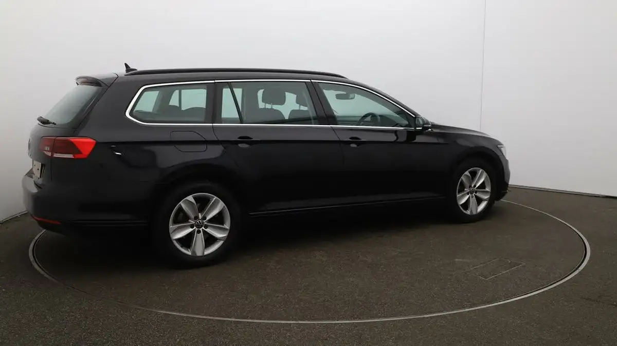 2022-volkswagen-passat-20tdi-se-nav-150ps-estate-5d-big-51