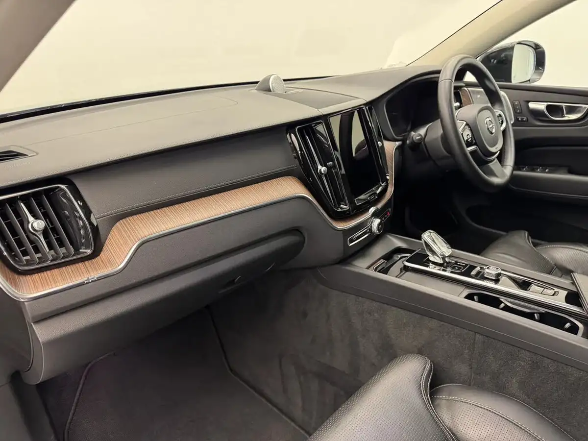2022-volvo-xc60-20-b5-ultimate-big-9