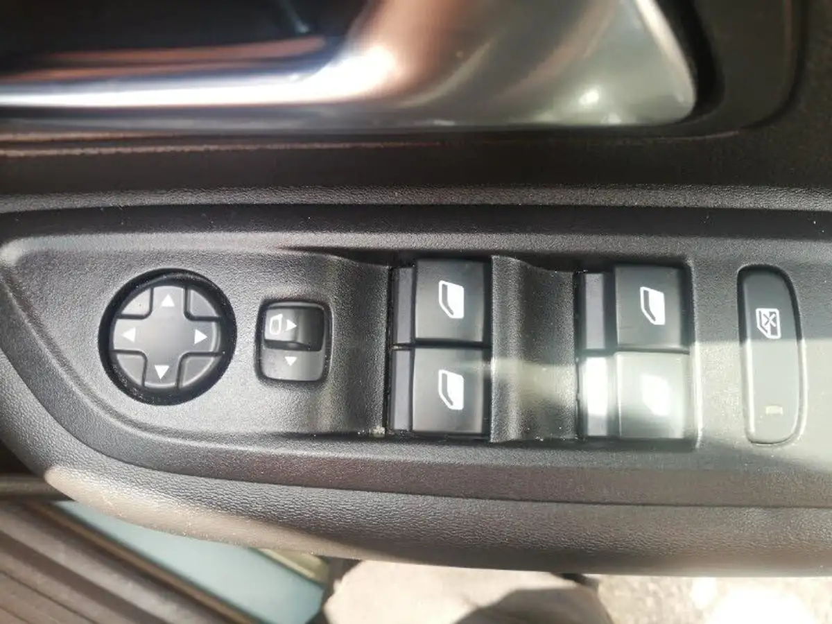 2022-citroen-c4-12-puretech-shine-130ps-big-18