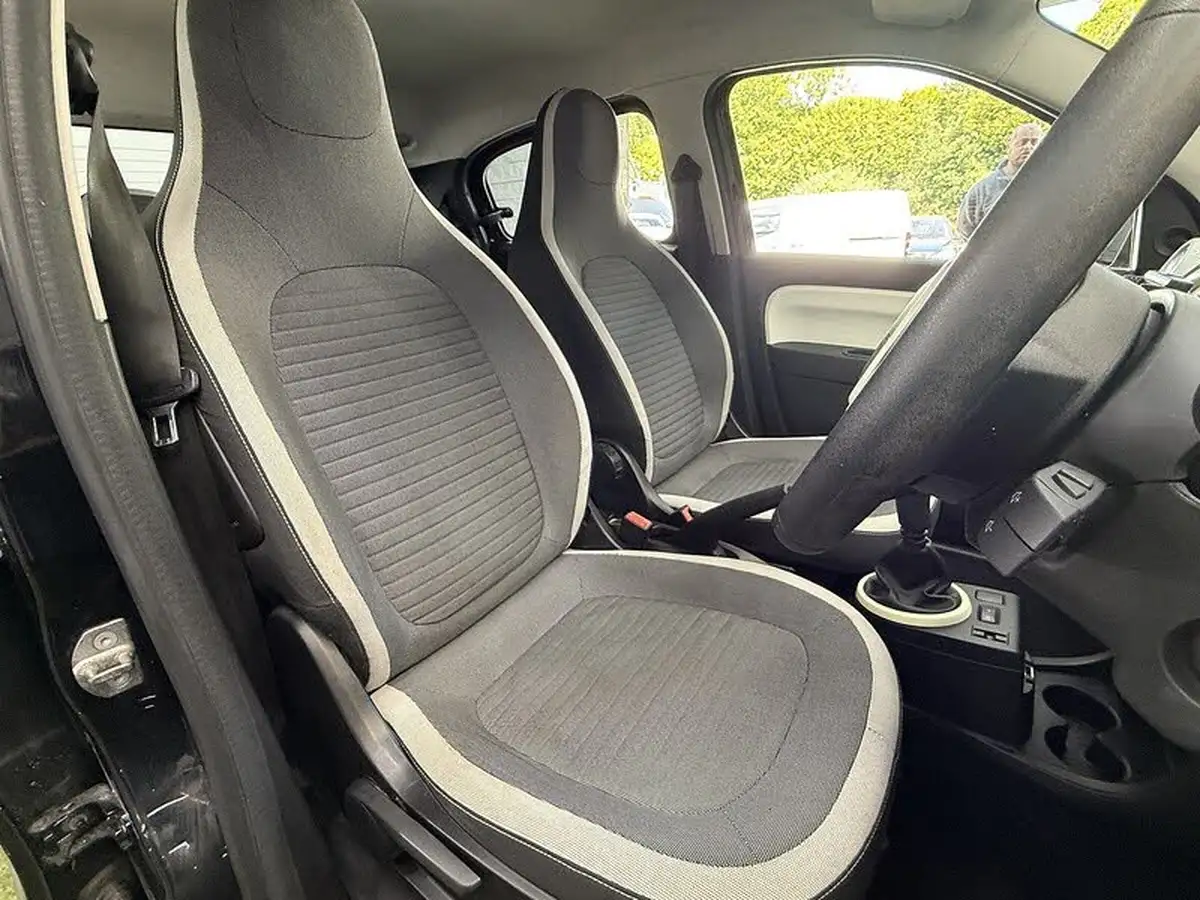 2015-renault-twingo-10-play-big-14