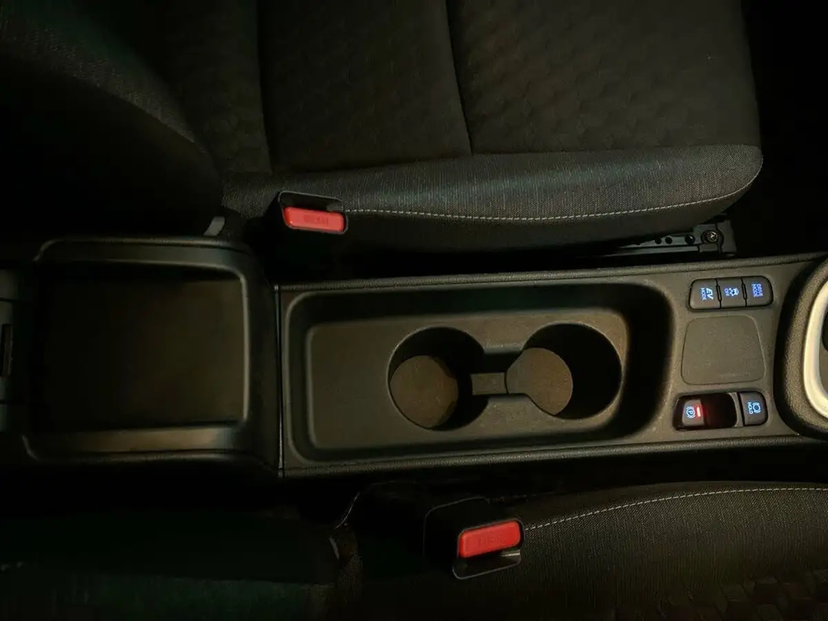 2023-toyota-yaris-15-vvt-i-design-big-28