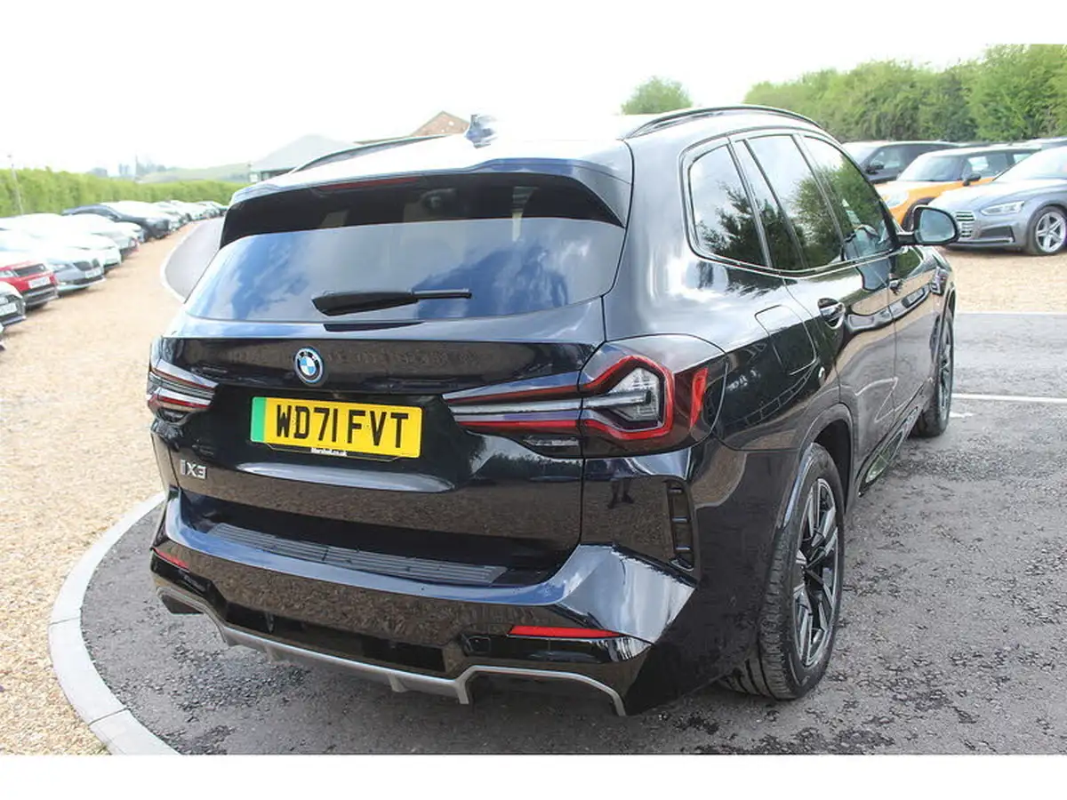 2022-bmw-ix3-e-m-sport-big-11