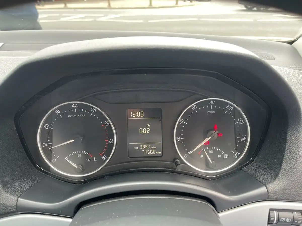 2010-skoda-octavia-14-se-tsi-122bhp-hatchback-big-28