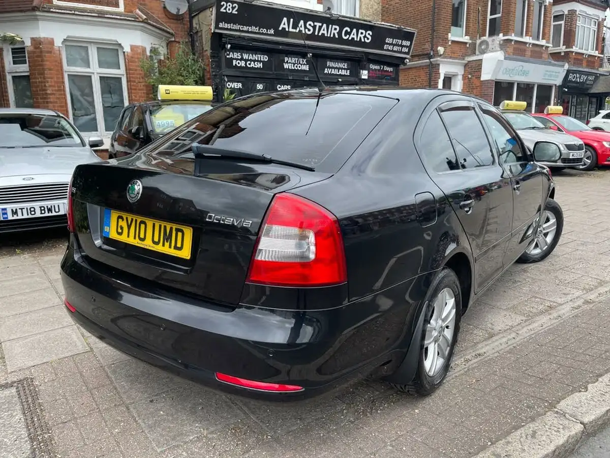 2010-skoda-octavia-14-se-tsi-122bhp-hatchback-big-4