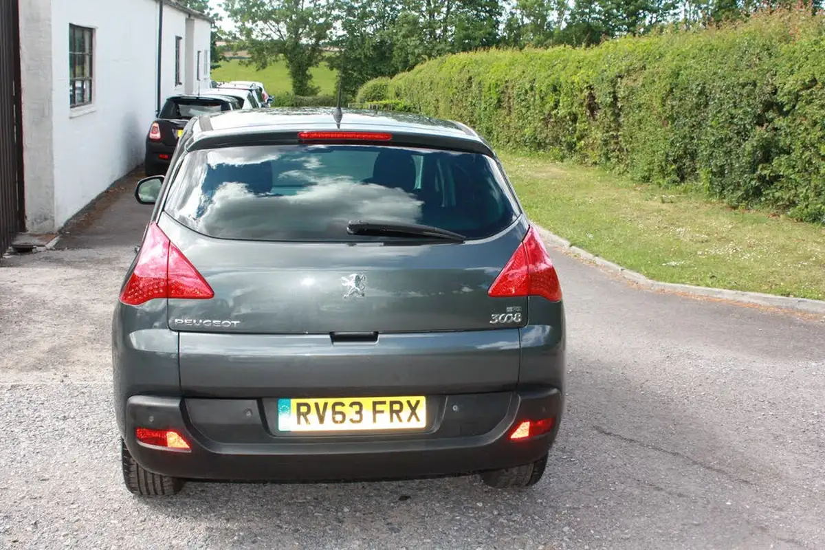 2013-peugeot-3008-crossover-16e-hdi-active-115bhp-fap-big-5