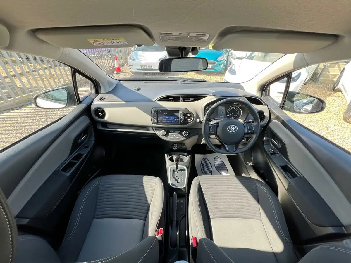 2018-toyota-yaris-15-vvt-i-icon-hybrid-big-1