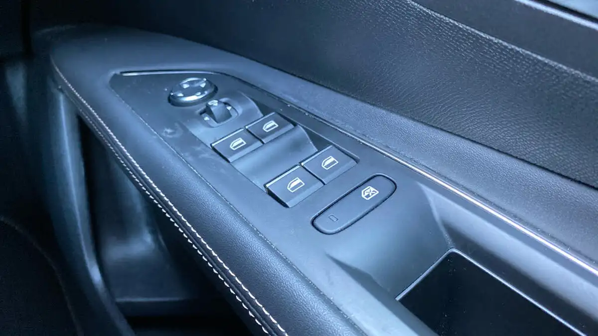 2022-peugeot-3008-suv-16-puretech-gt-premium-300bhp-4wd-hybrid4-e-eat8-big-21