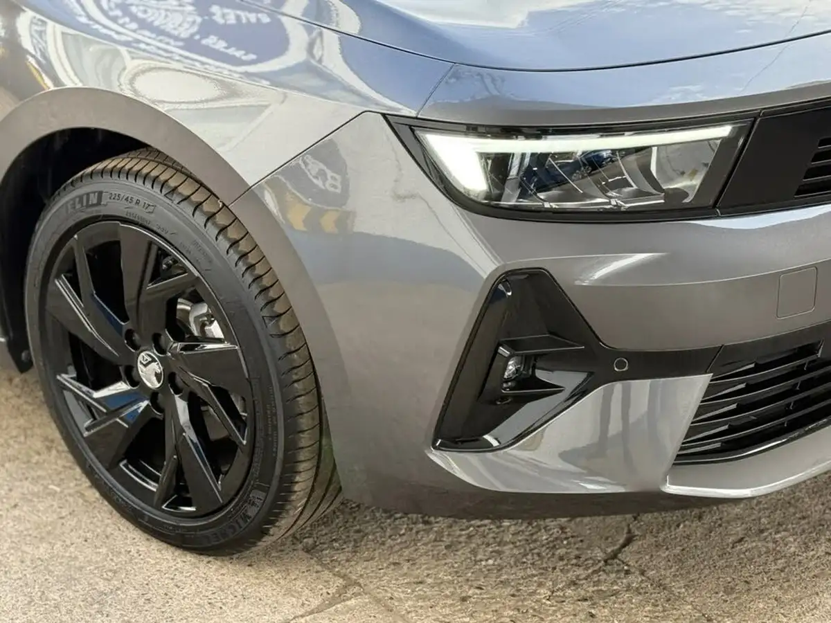 2024-vauxhall-astra-12-turbo-gs-130ps-hatchback-big-12