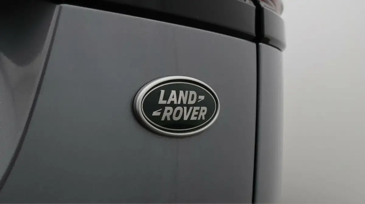2022-land-rover-range-rover-velar-20-d200-velar-big-22