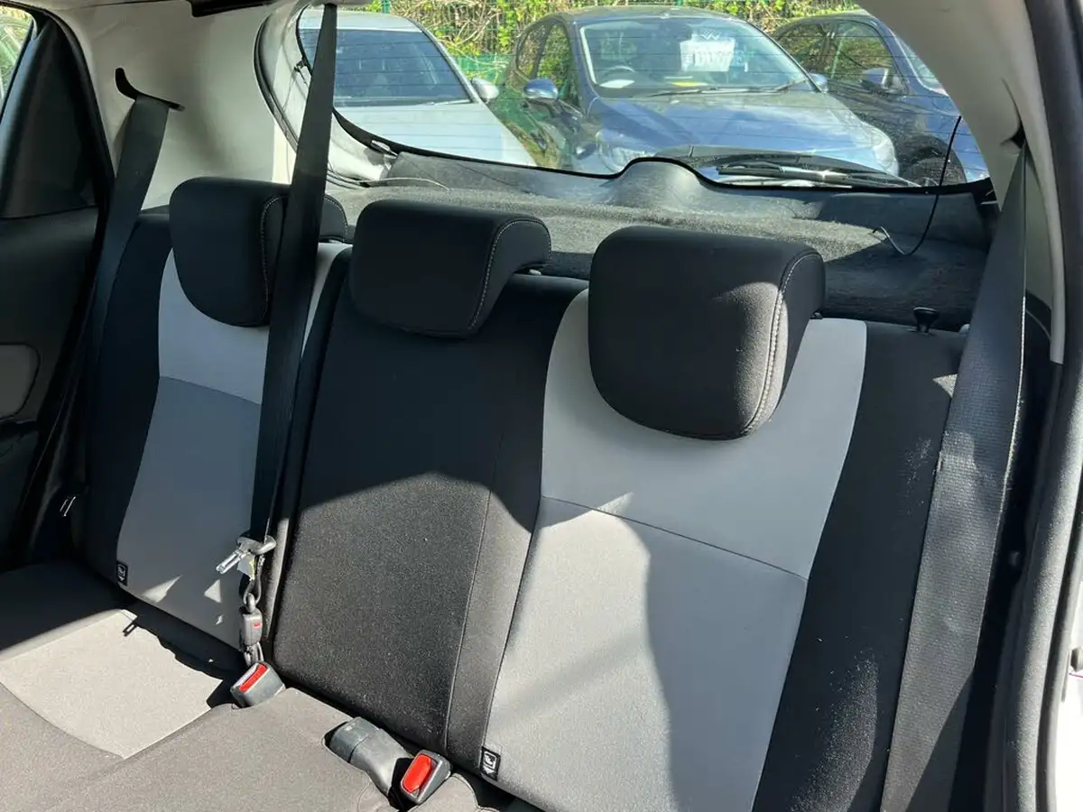 2018-toyota-yaris-15-vvt-i-icon-hybrid-big-49