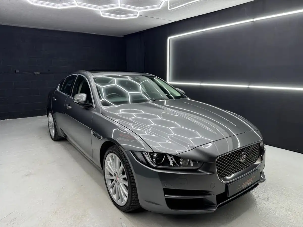 2017-jaguar-xe-20d-portfolio-180ps-awd-ss-1999cc-auto-big-4